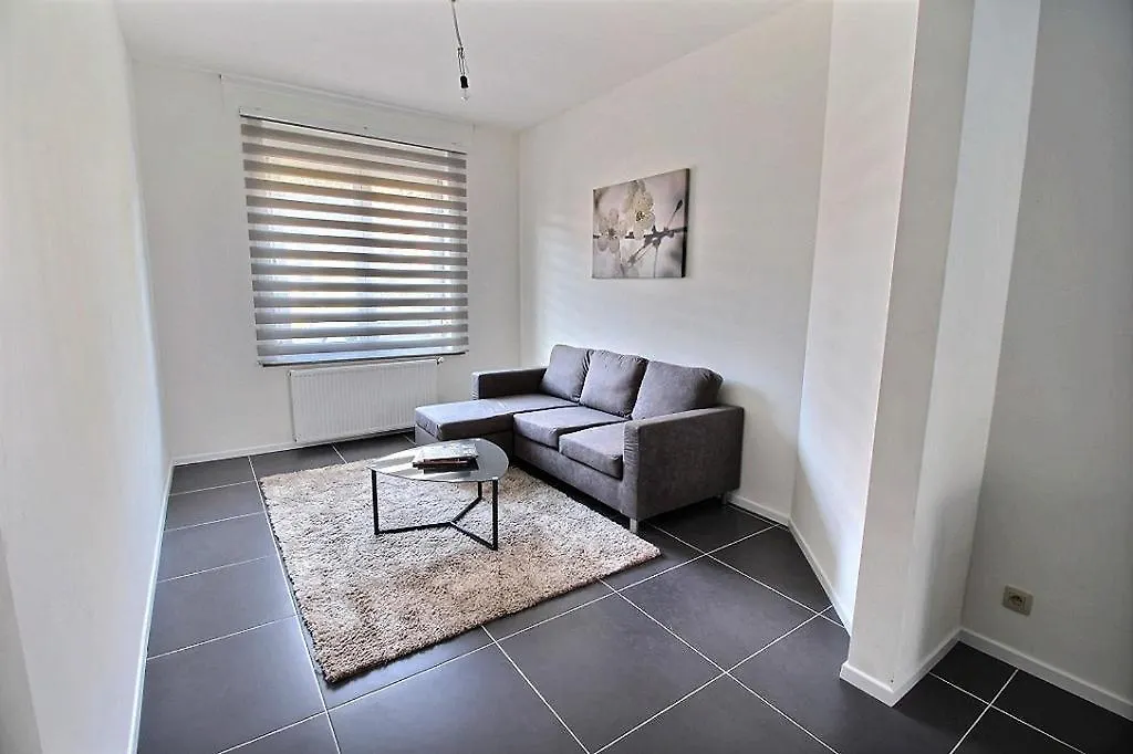 Station 82 B Charleroi-Airport Apartment